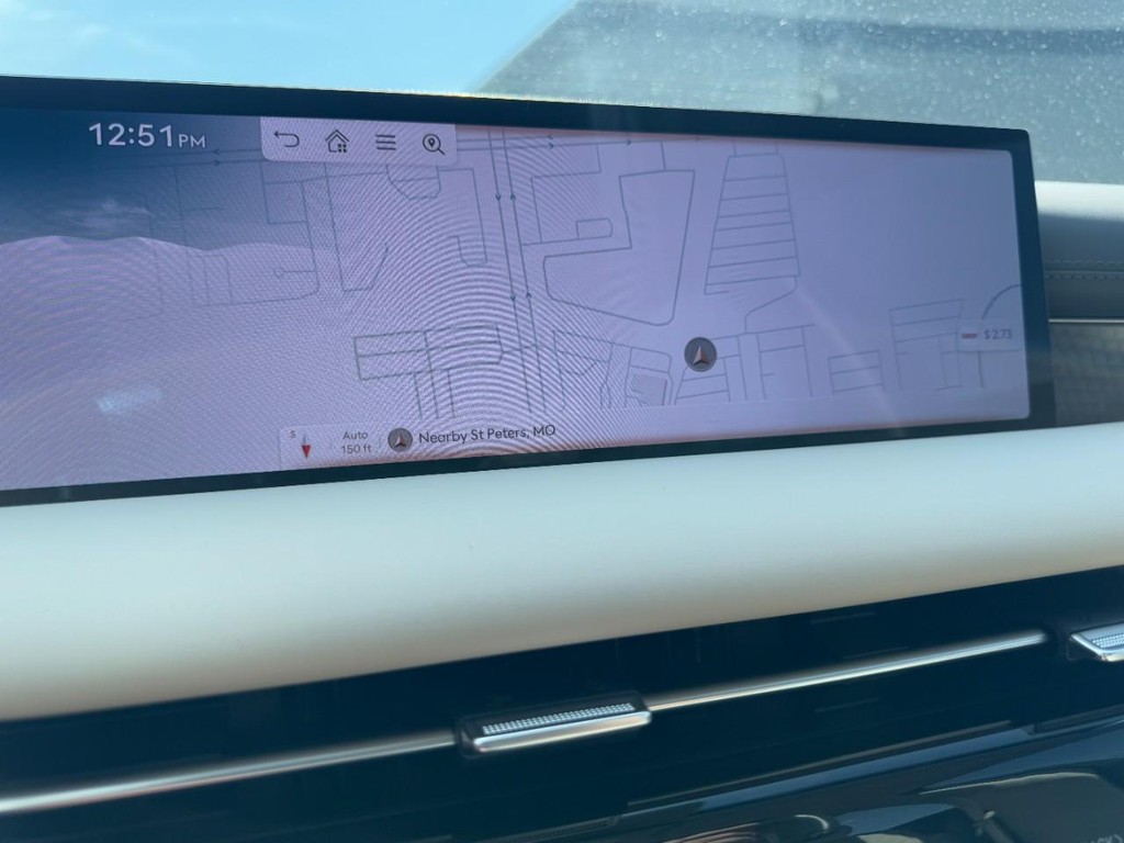 Genesis G80 Vehicle Full-screen Gallery Image 17