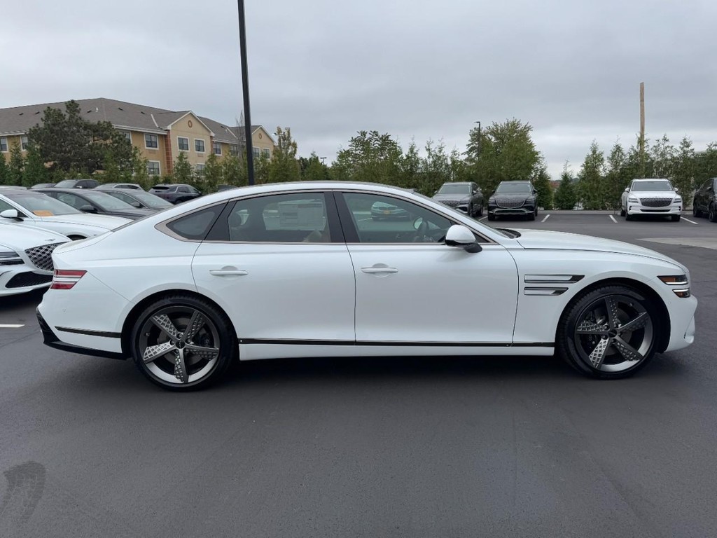 Genesis G80 Vehicle Full-screen Gallery Image 02