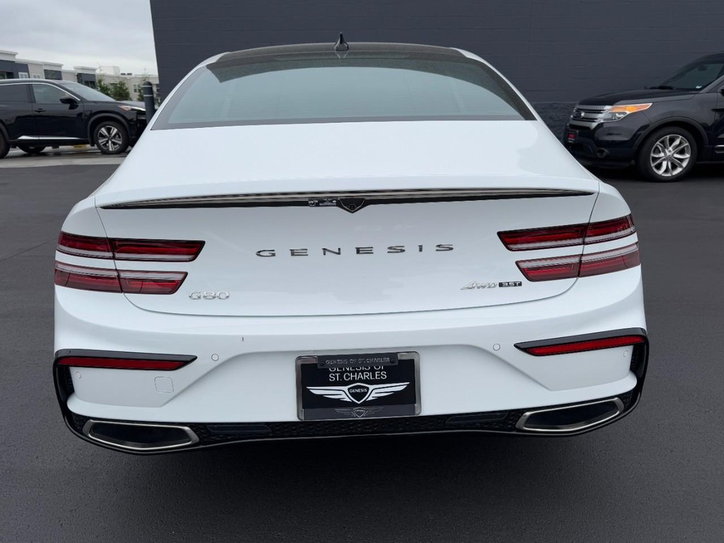 Genesis G80 Vehicle Full-screen Gallery Image 04
