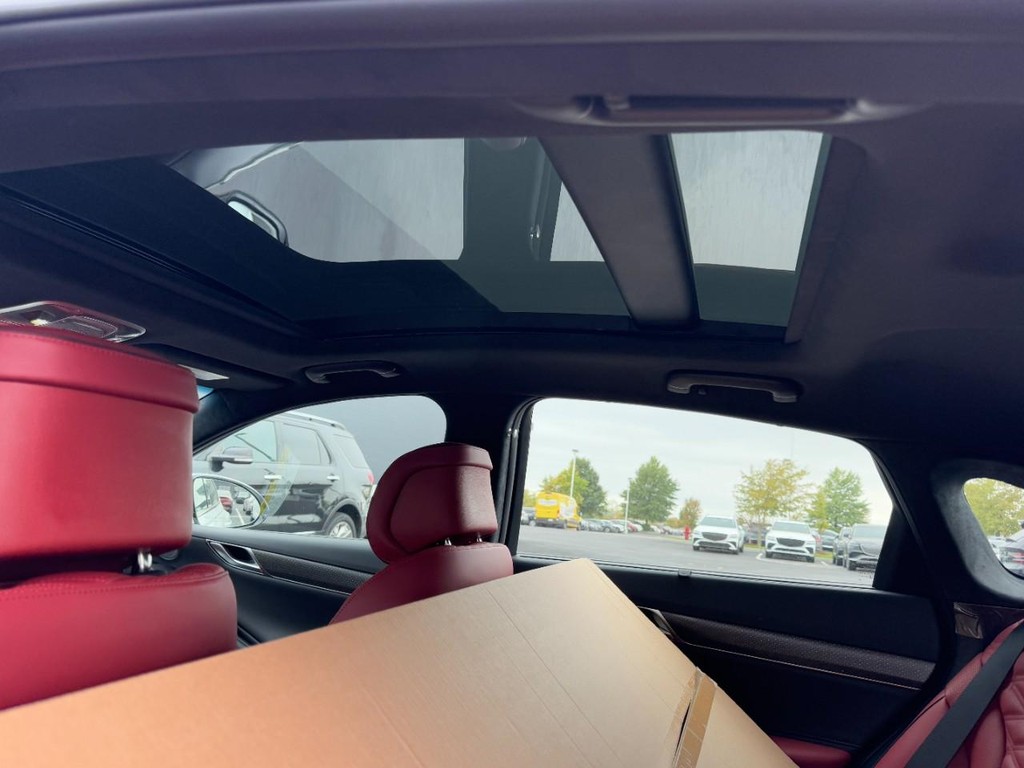 Genesis G80 Vehicle Full-screen Gallery Image 07