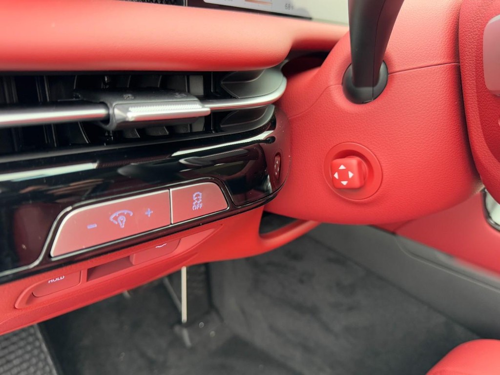 Genesis G80 Vehicle Full-screen Gallery Image 11