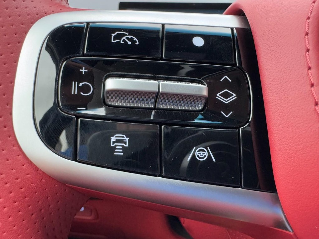 Genesis G80 Vehicle Full-screen Gallery Image 12
