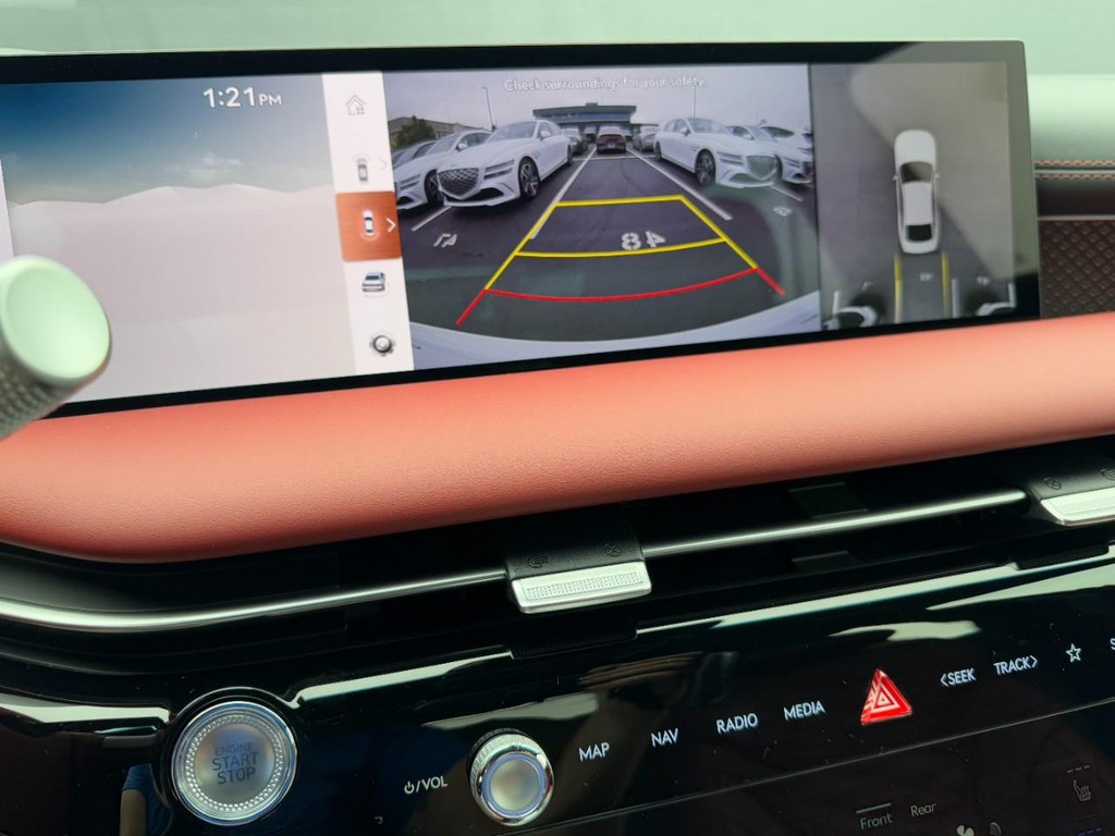 Genesis G80 Vehicle Full-screen Gallery Image 17