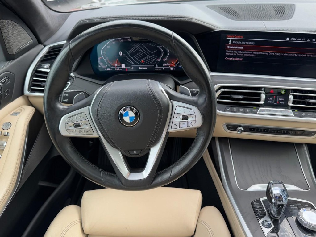 BMW X7 Vehicle Full-screen Gallery Image 13