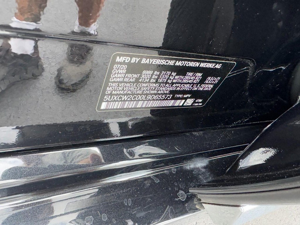 BMW X7 Vehicle Full-screen Gallery Image 26