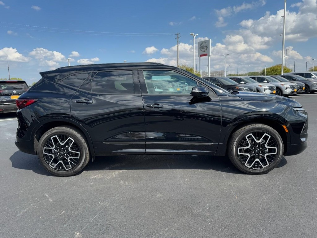 Chevrolet Blazer Vehicle Full-screen Gallery Image 02