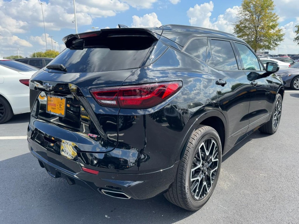 Chevrolet Blazer Vehicle Full-screen Gallery Image 03