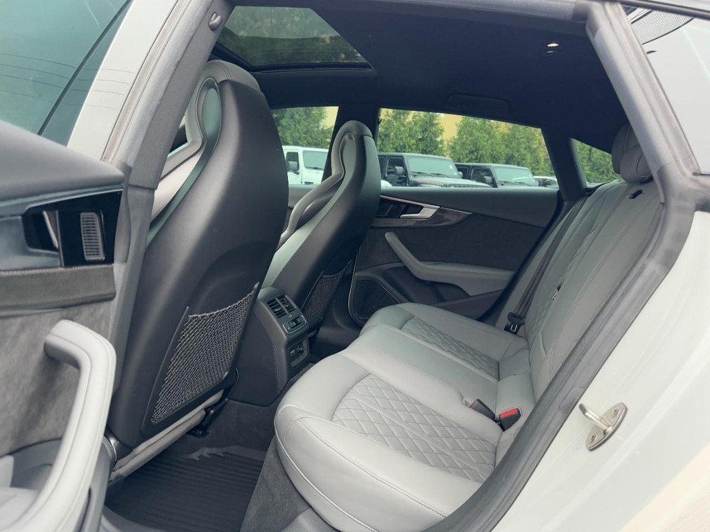 Audi S5 Sportback Vehicle Full-screen Gallery Image 10