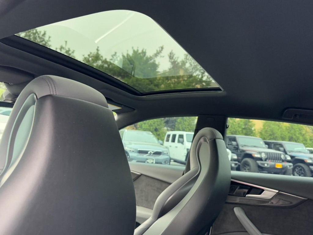 Audi S5 Sportback Vehicle Full-screen Gallery Image 11