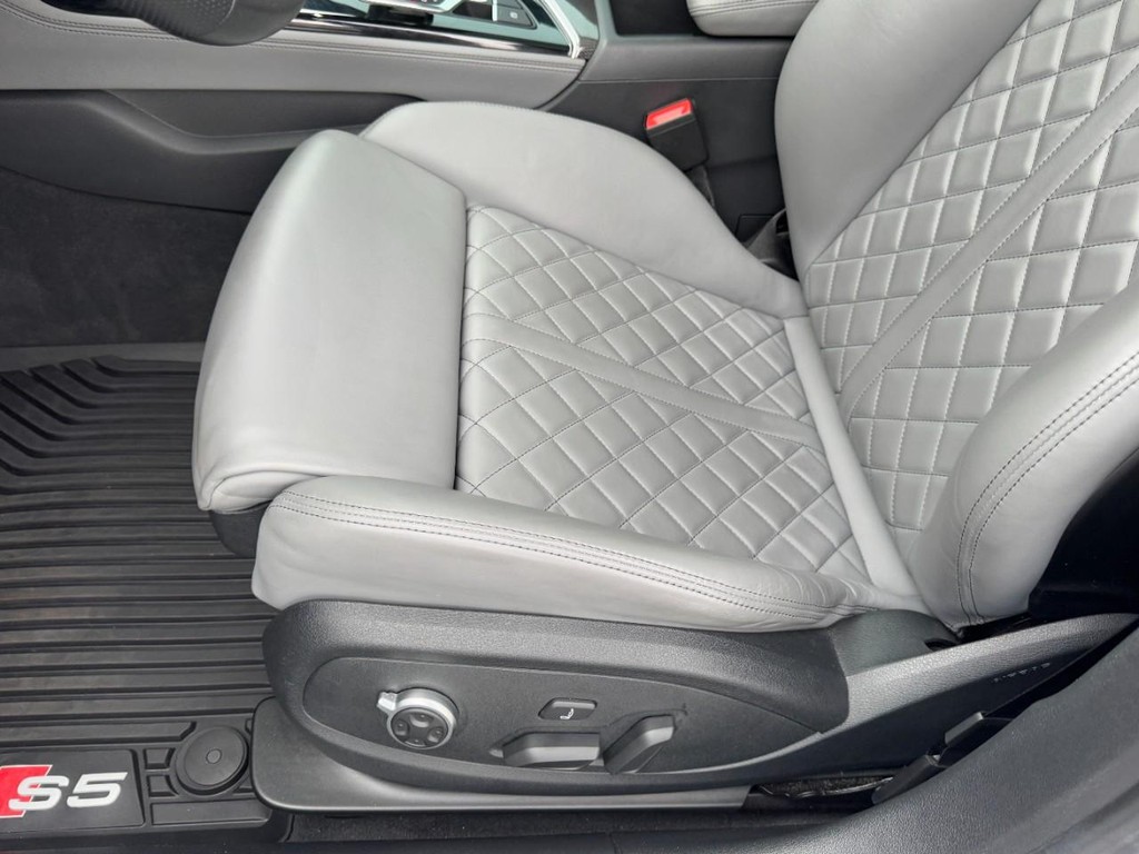 Audi S5 Sportback Vehicle Full-screen Gallery Image 16