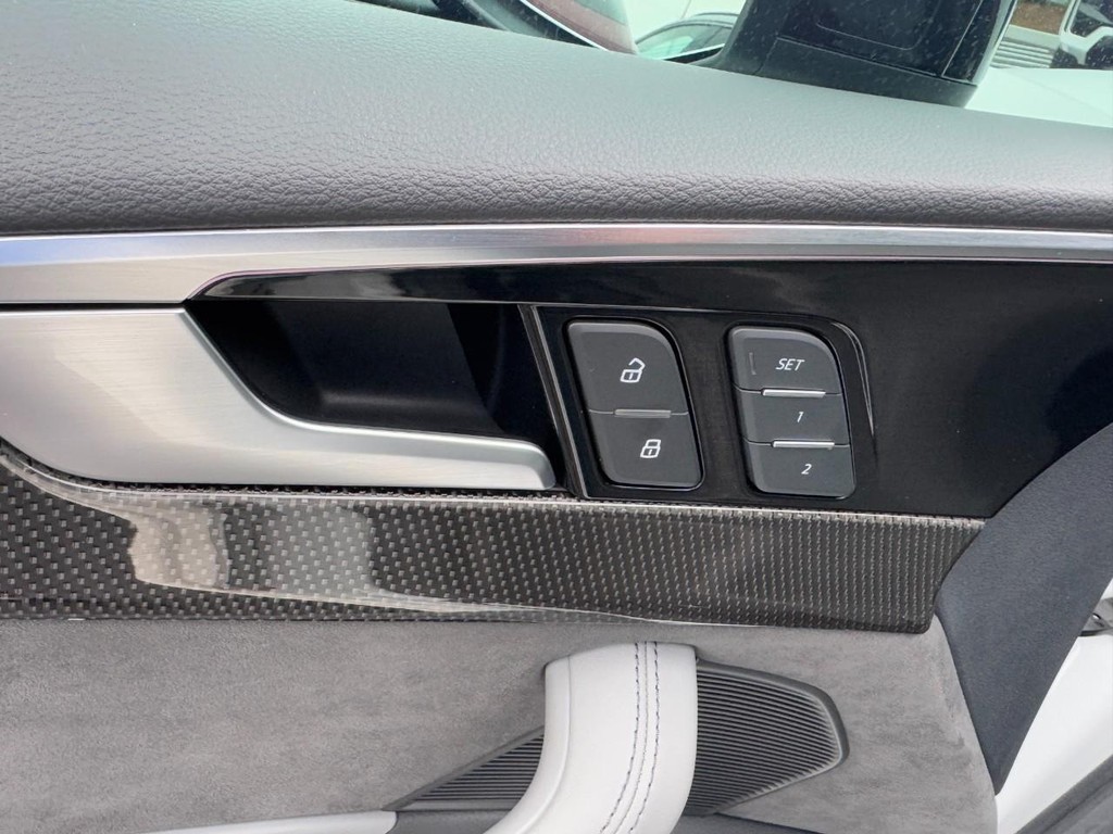 Audi S5 Sportback Vehicle Full-screen Gallery Image 18