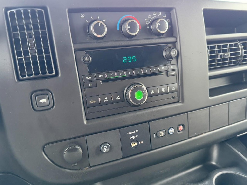 Chevrolet Express Passenger Vehicle Full-screen Gallery Image 14