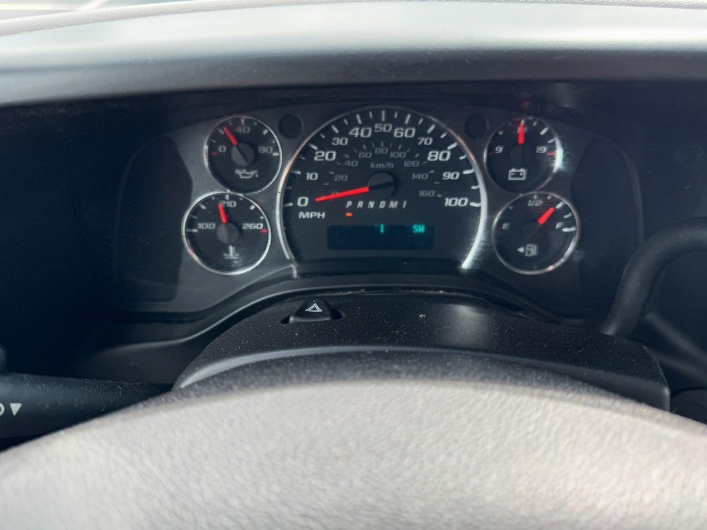 Chevrolet Express Passenger Vehicle Full-screen Gallery Image 15