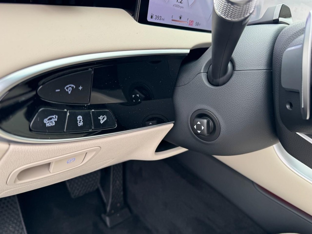 Genesis GV70 Vehicle Full-screen Gallery Image 12