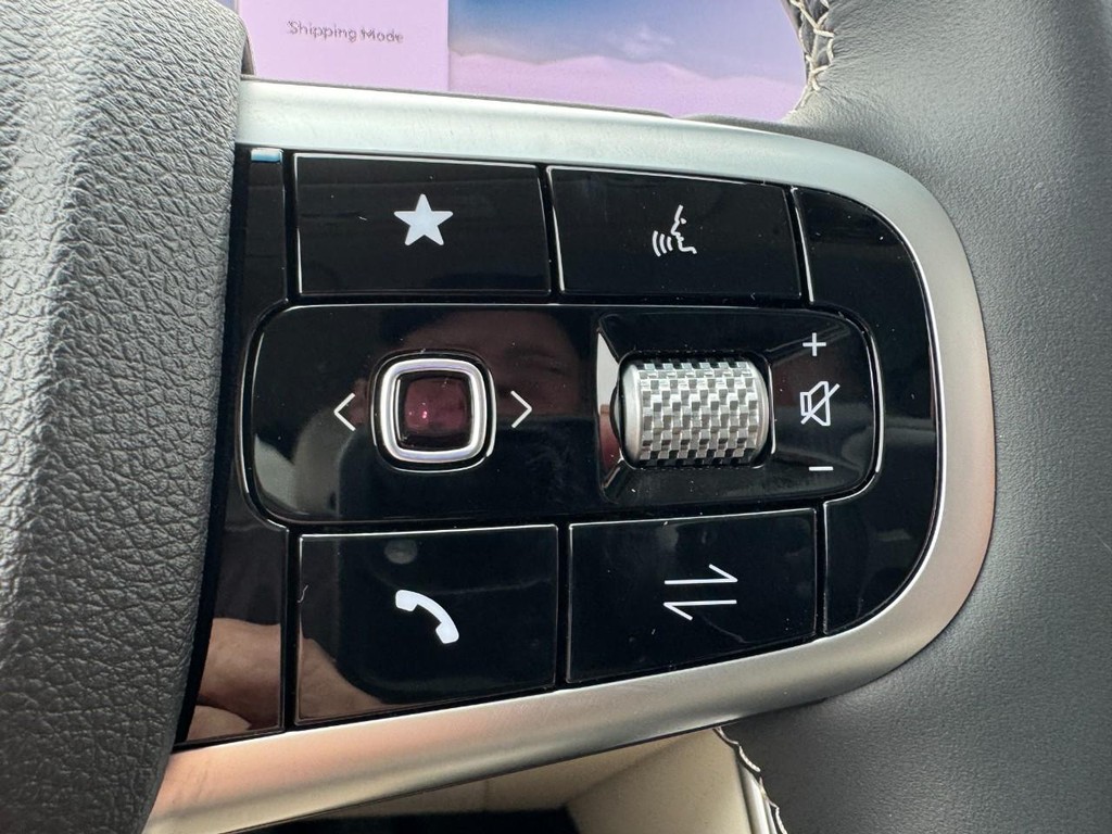 Genesis GV70 Vehicle Full-screen Gallery Image 14