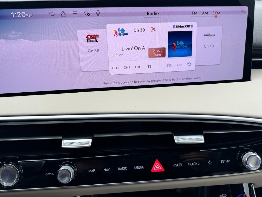 Genesis GV70 Vehicle Full-screen Gallery Image 16