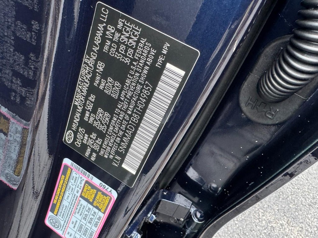 Genesis GV70 Vehicle Full-screen Gallery Image 20