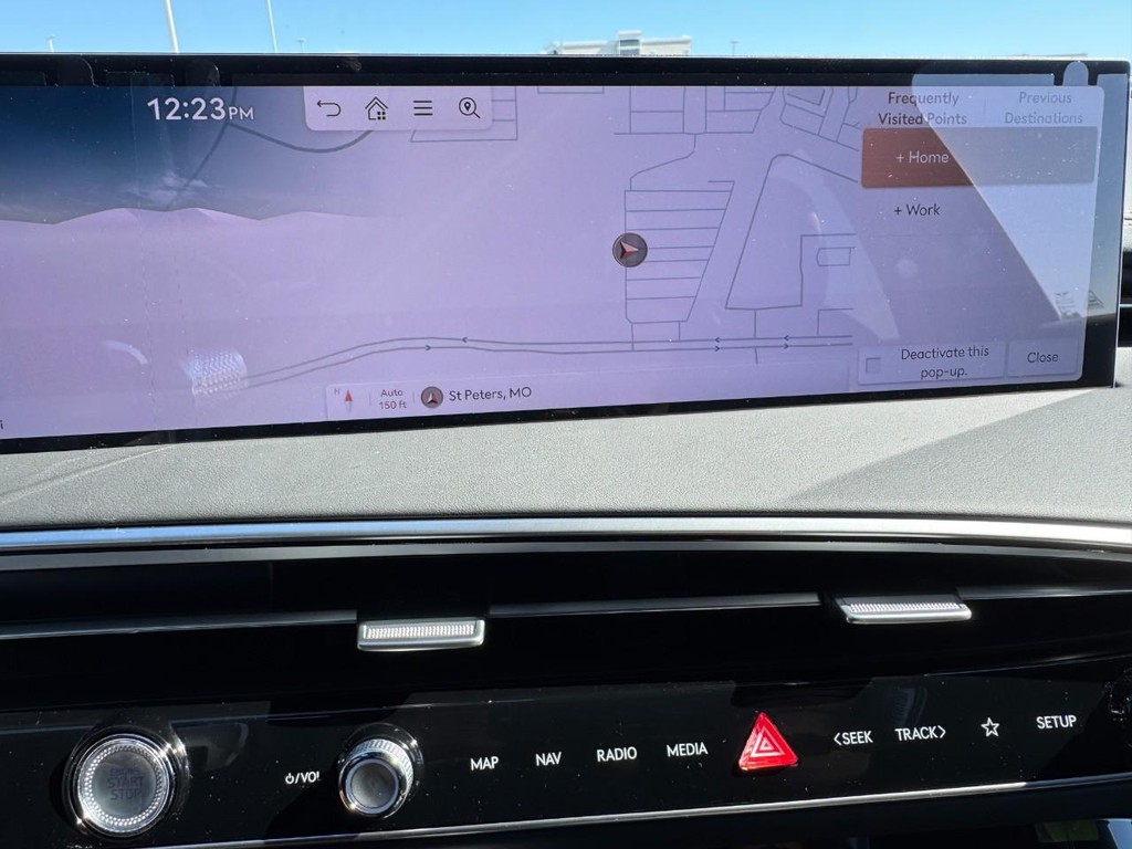 Genesis GV70 Vehicle Full-screen Gallery Image 17