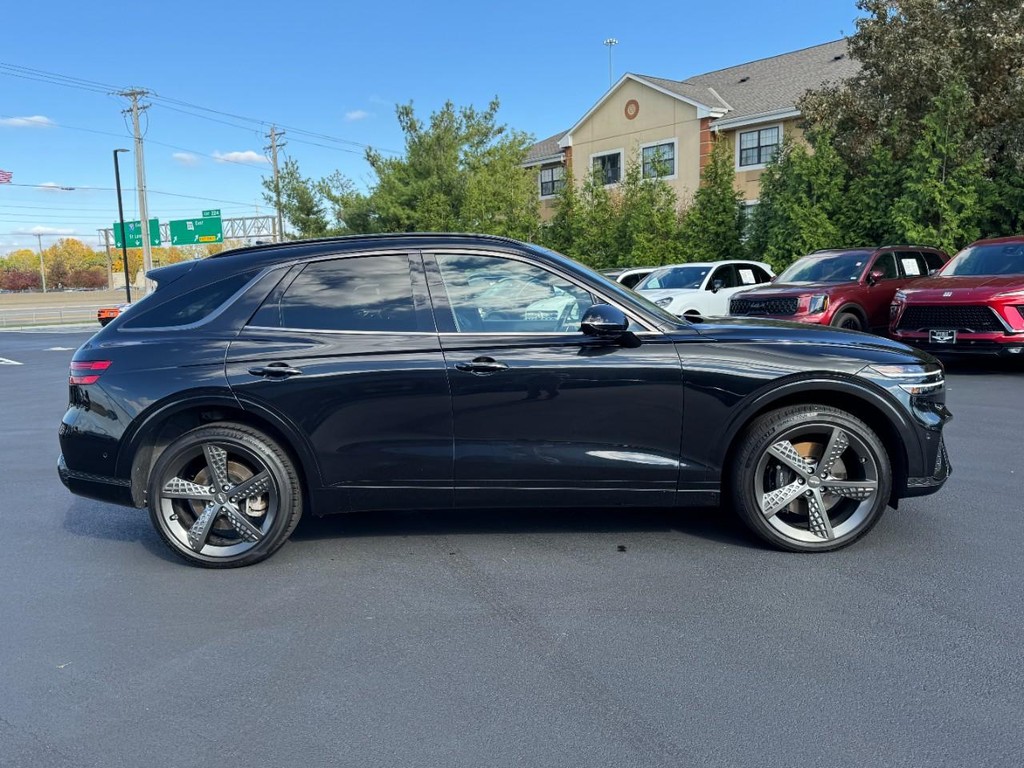 Genesis GV70 Vehicle Full-screen Gallery Image 02