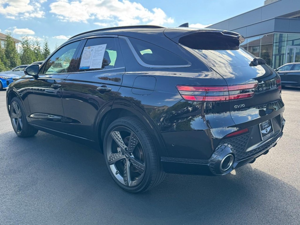 Genesis GV70 Vehicle Full-screen Gallery Image 05