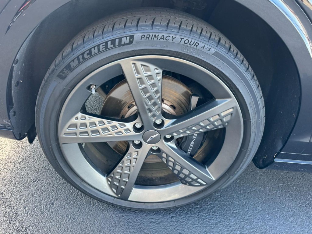 Genesis GV70 Vehicle Full-screen Gallery Image 07