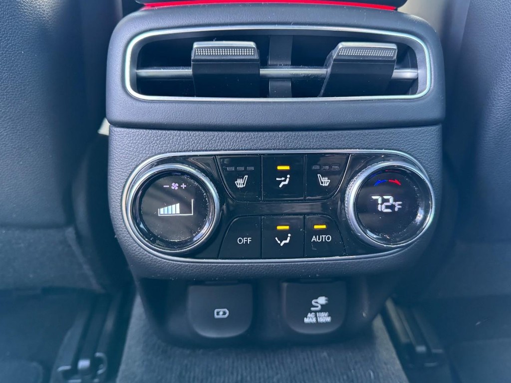 Genesis GV70 Vehicle Full-screen Gallery Image 12