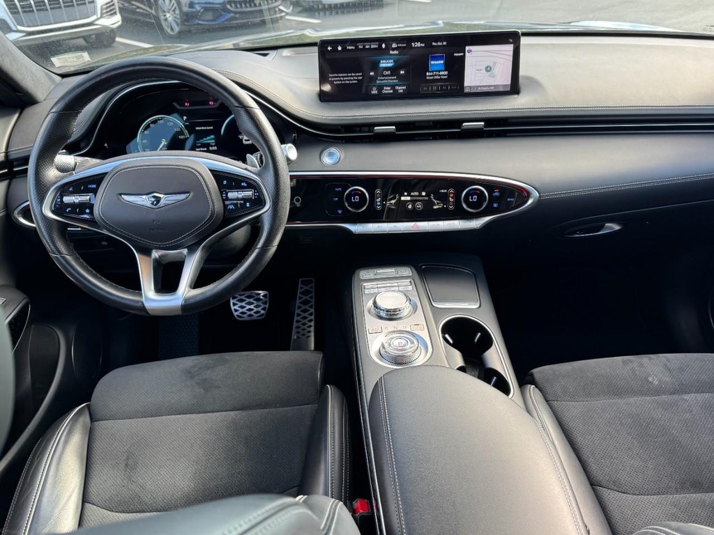 Genesis GV70 Vehicle Full-screen Gallery Image 13