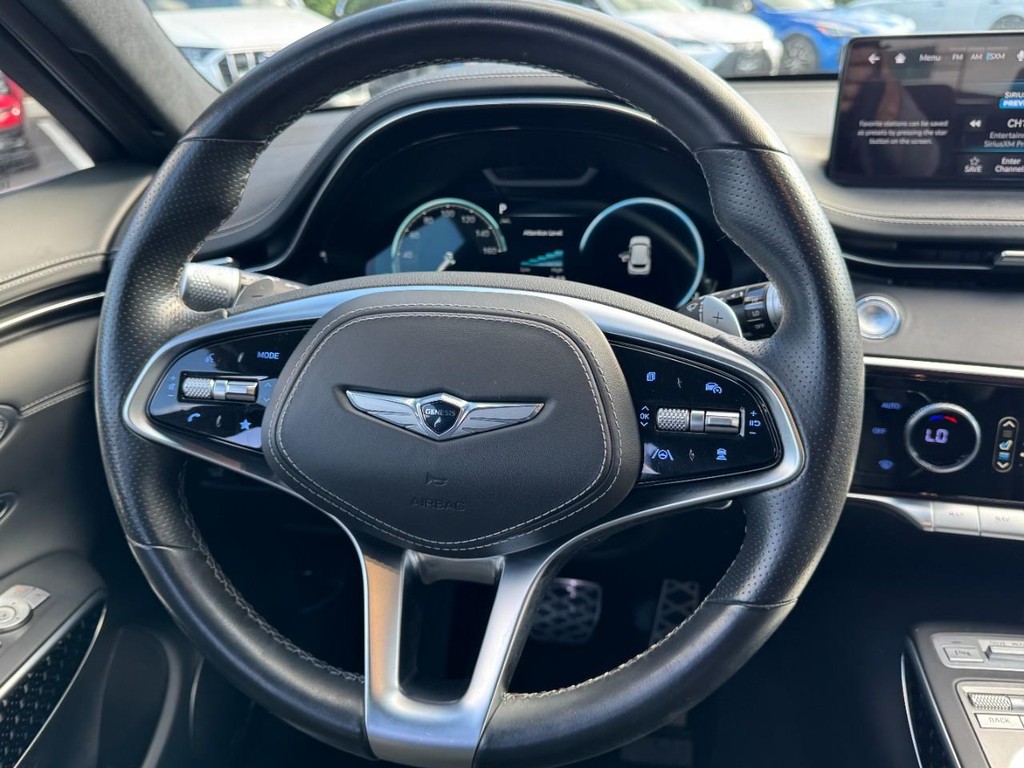 Genesis GV70 Vehicle Full-screen Gallery Image 14