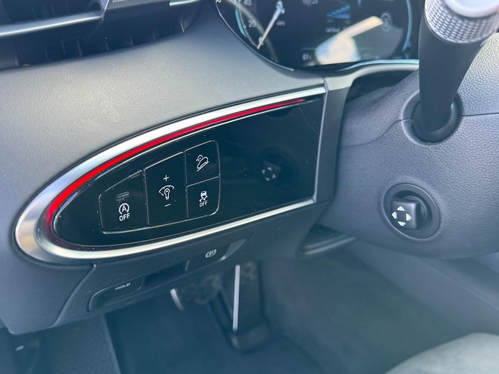 Genesis GV70 Vehicle Full-screen Gallery Image 18