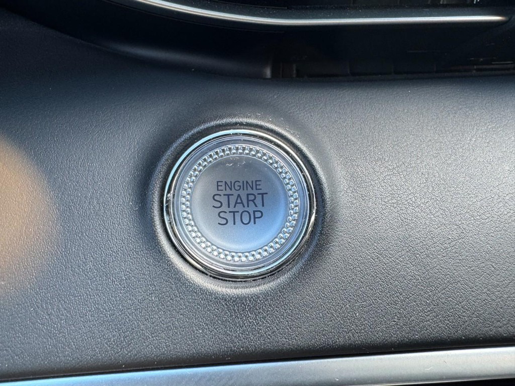 Genesis GV70 Vehicle Full-screen Gallery Image 26