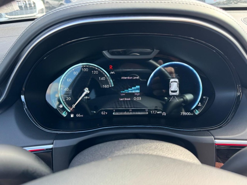 Genesis GV70 Vehicle Full-screen Gallery Image 27