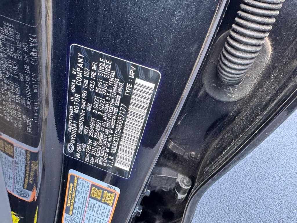 Genesis GV70 Vehicle Full-screen Gallery Image 28