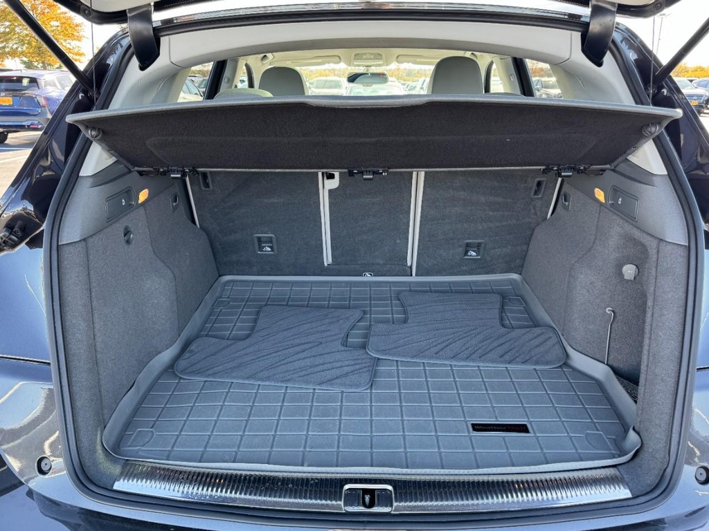 Audi Q5 Vehicle Full-screen Gallery Image 06