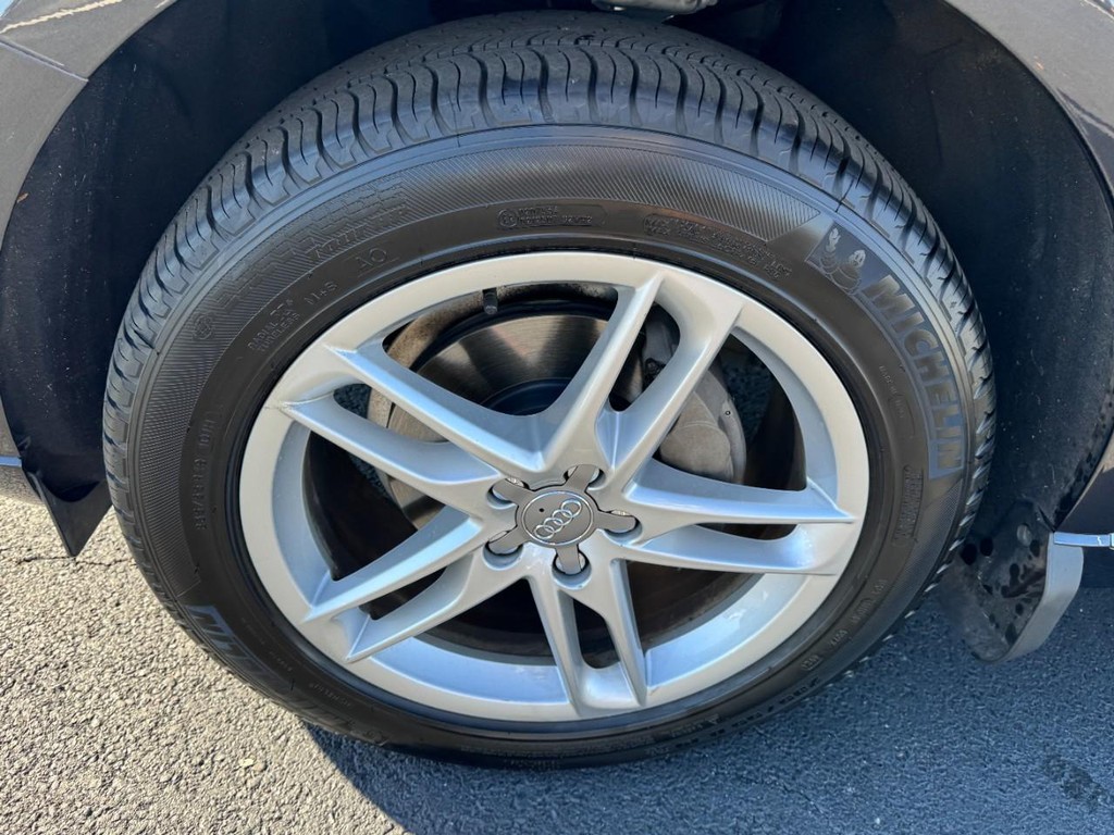 Audi Q5 Vehicle Full-screen Gallery Image 07