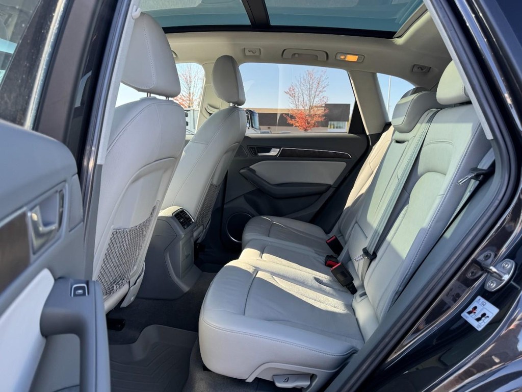 Audi Q5 Vehicle Full-screen Gallery Image 10