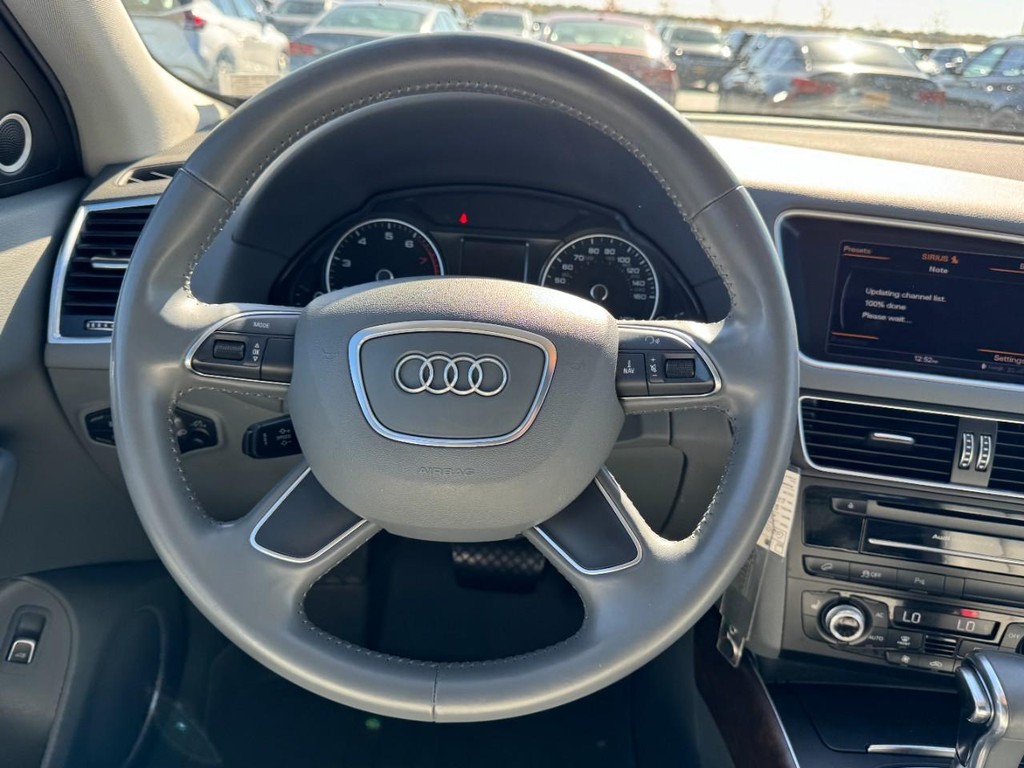 Audi Q5 Vehicle Full-screen Gallery Image 13