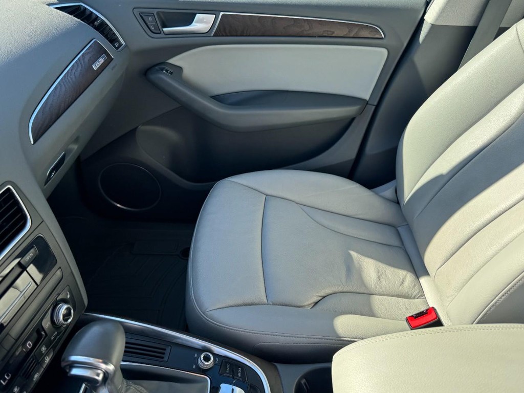 Audi Q5 Vehicle Full-screen Gallery Image 14