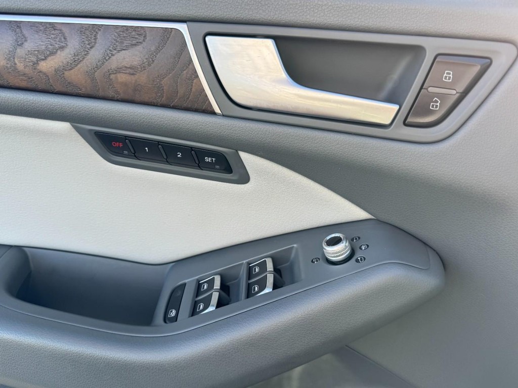 Audi Q5 Vehicle Full-screen Gallery Image 16