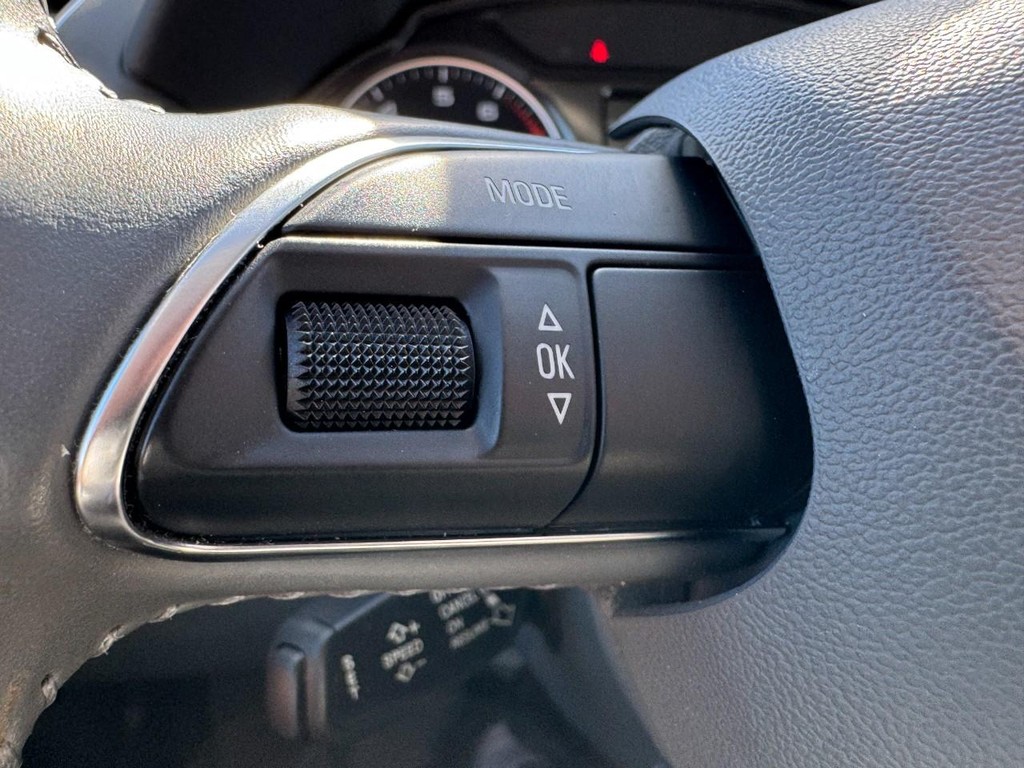 Audi Q5 Vehicle Full-screen Gallery Image 17