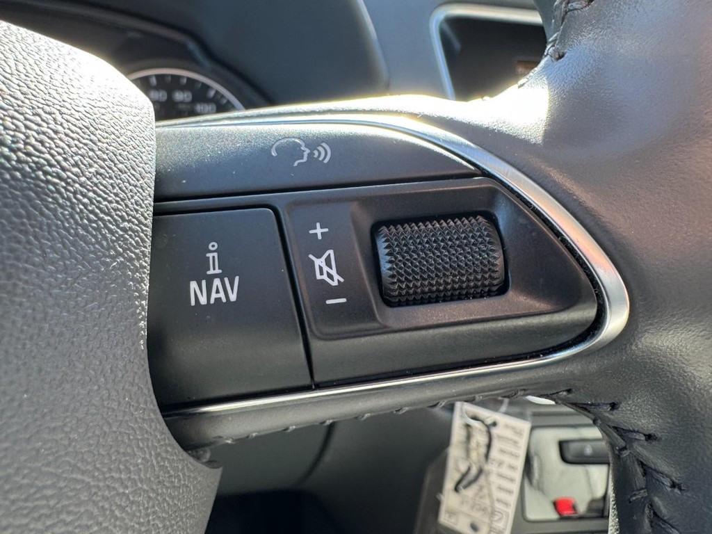 Audi Q5 Vehicle Full-screen Gallery Image 18