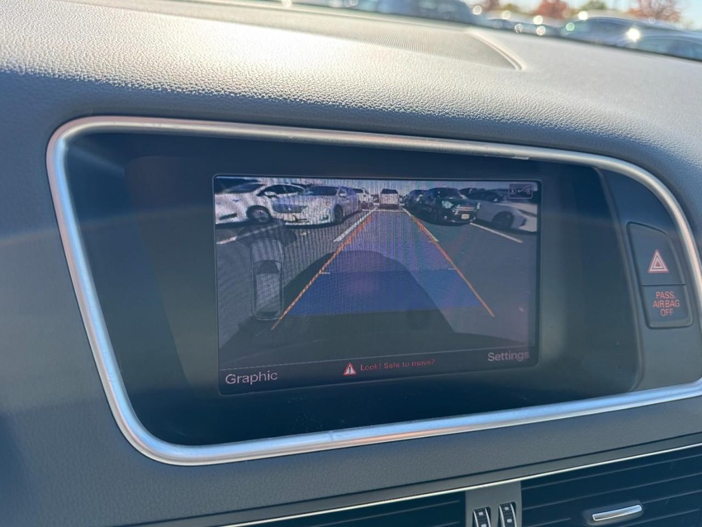 Audi Q5 Vehicle Full-screen Gallery Image 23