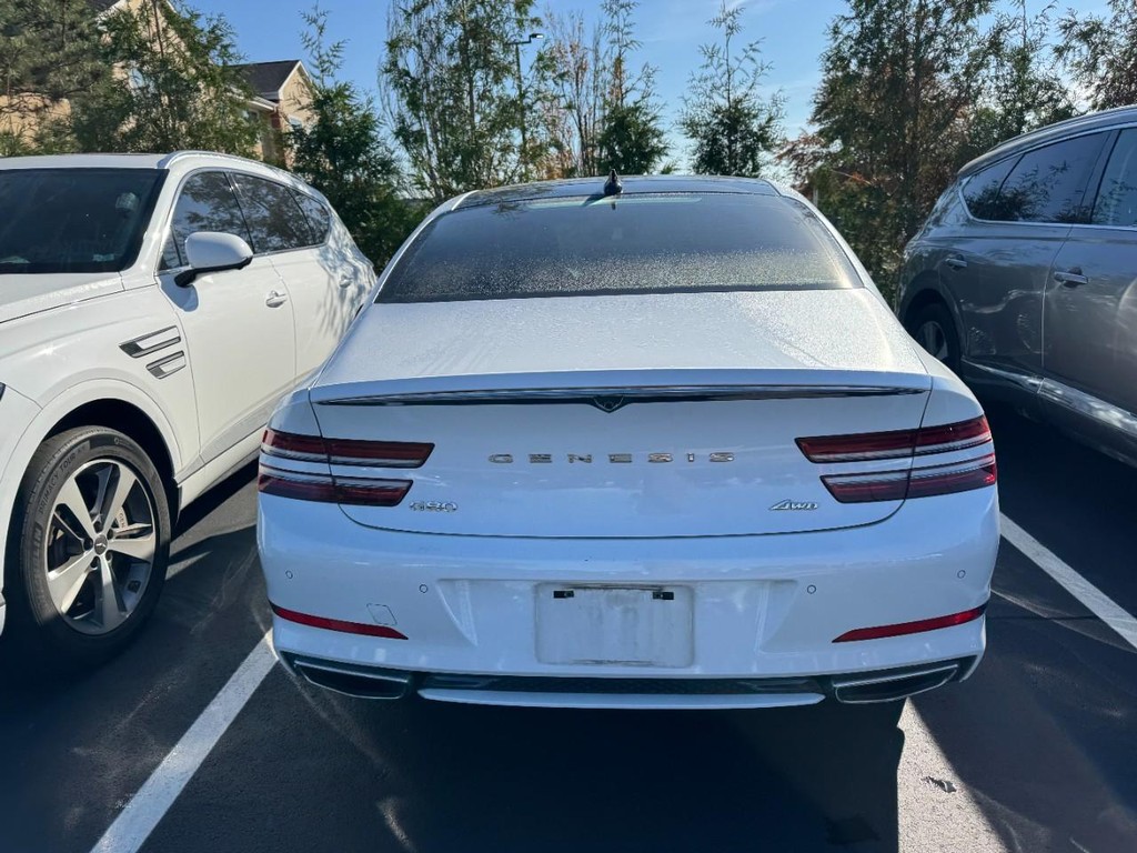 Genesis G80 Vehicle Full-screen Gallery Image 03