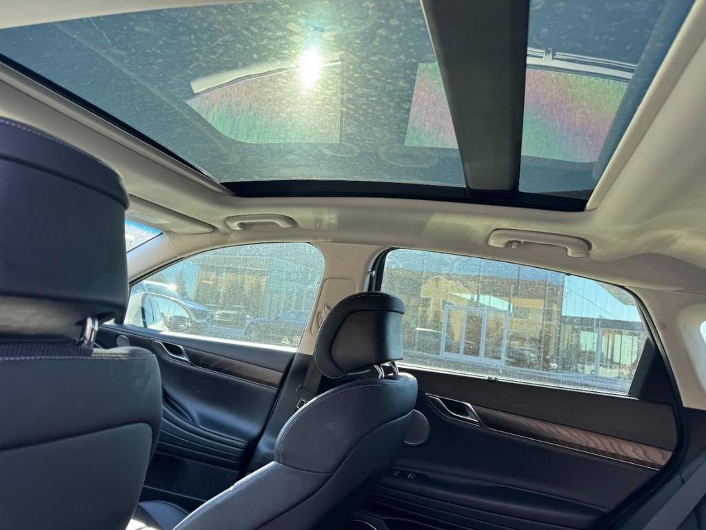Genesis G80 Vehicle Full-screen Gallery Image 11