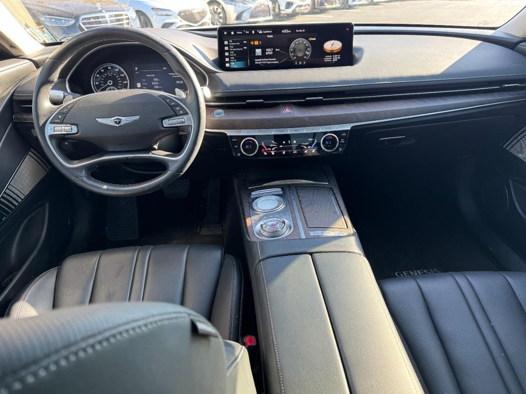 Genesis G80 Vehicle Full-screen Gallery Image 12