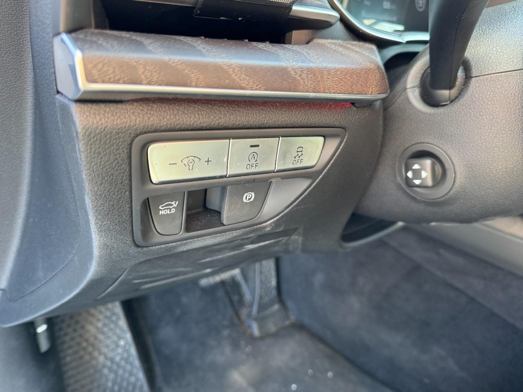 Genesis G80 Vehicle Full-screen Gallery Image 16