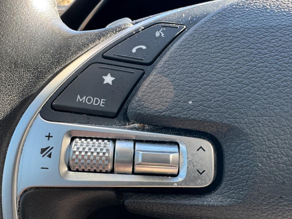 Genesis G80 Vehicle Full-screen Gallery Image 18