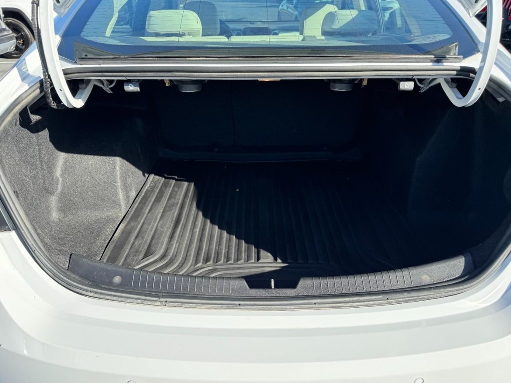 Chevrolet Malibu Vehicle Full-screen Gallery Image 06