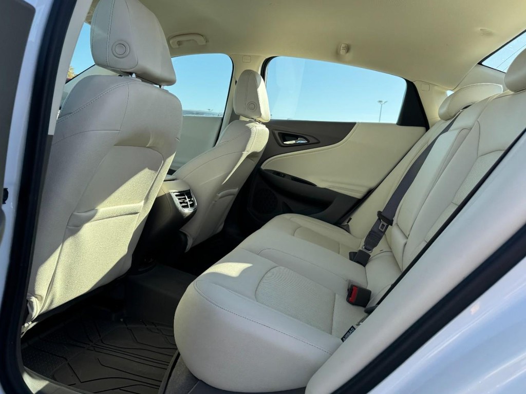 Chevrolet Malibu Vehicle Full-screen Gallery Image 10