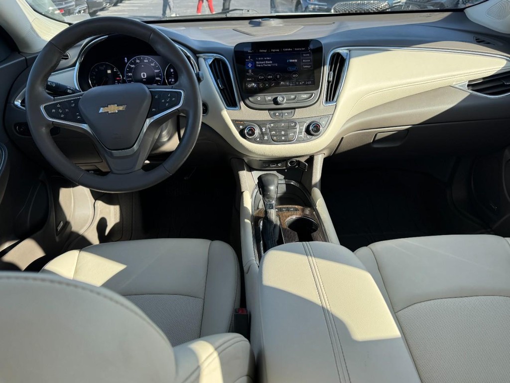 Chevrolet Malibu Vehicle Full-screen Gallery Image 11