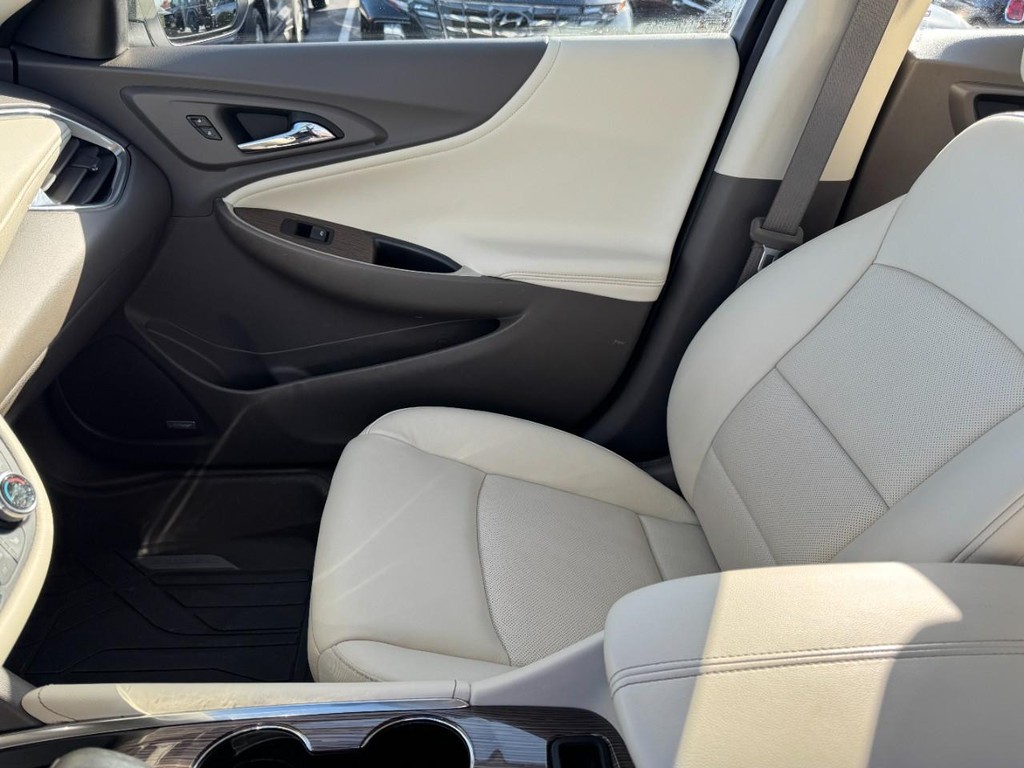 Chevrolet Malibu Vehicle Full-screen Gallery Image 13